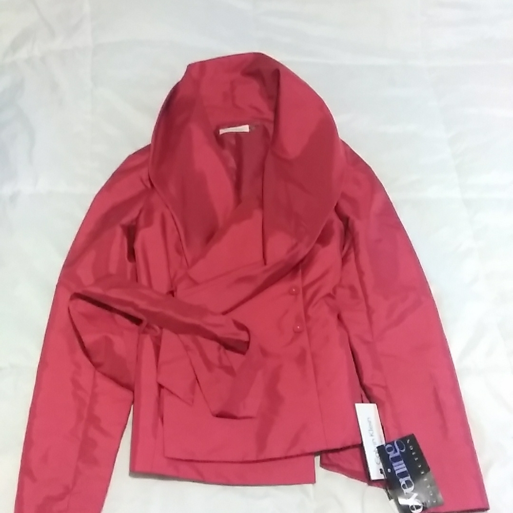 Selling this fashionable shirt red color
